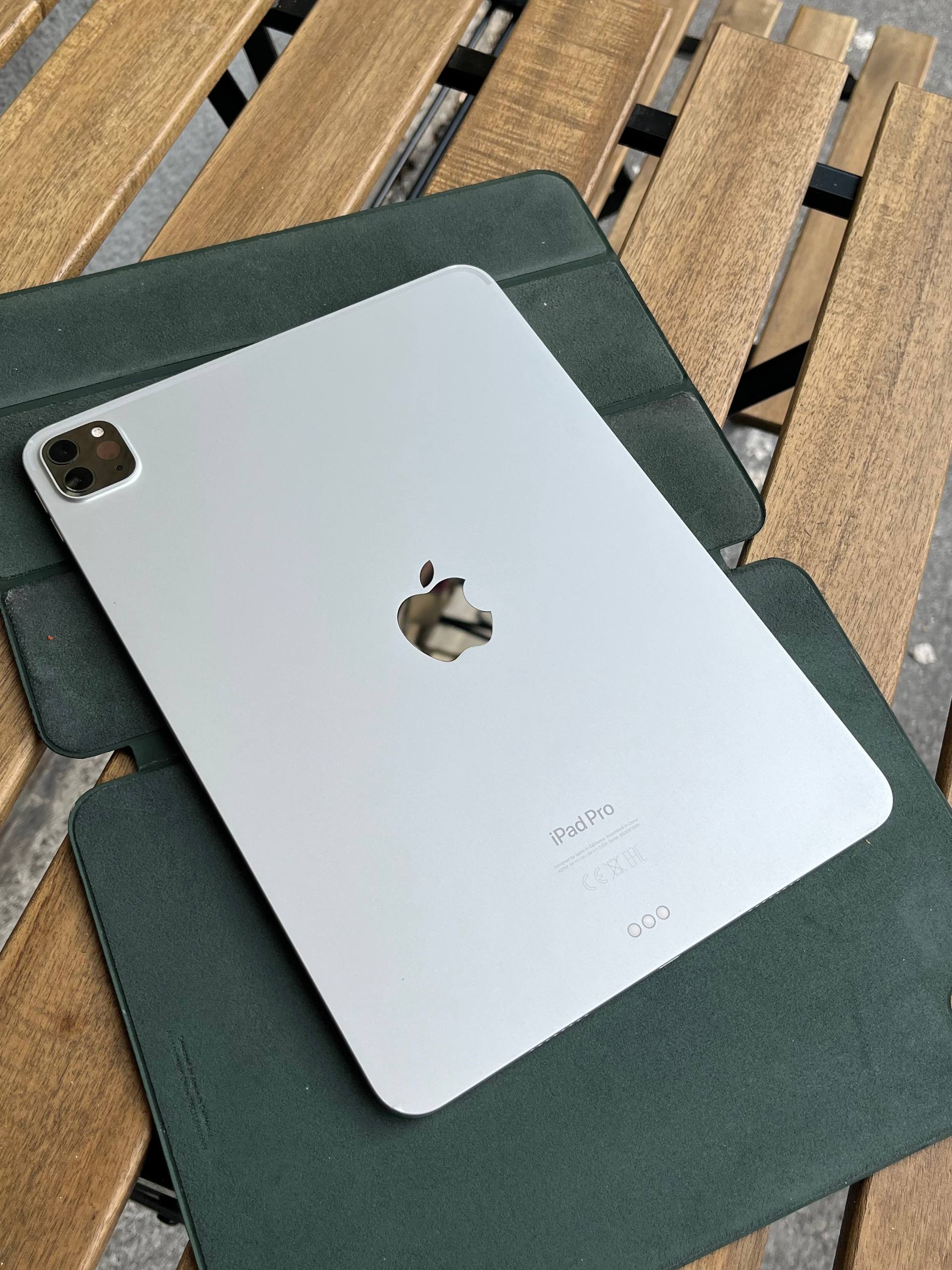 Prodajem iPad Pro M2 128 GB