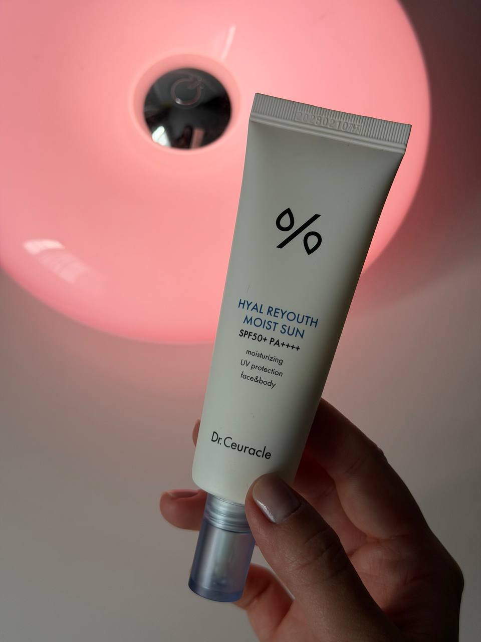 Очень легкий, невесомый СПФ Dr. Ceuracle Hyal Reyouth Moist Sun SPF50+ PA++++