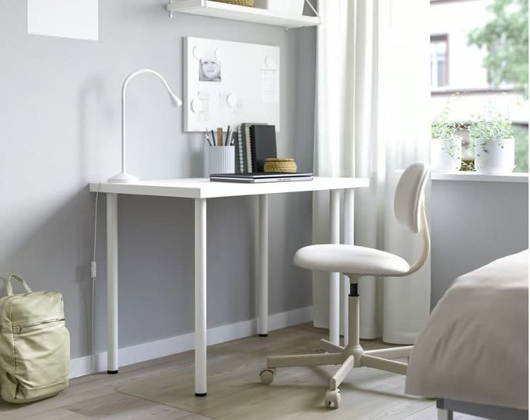 Стол IKEA LINNON, Мусорное ведро GÅRDSBUTIK, Сушилка