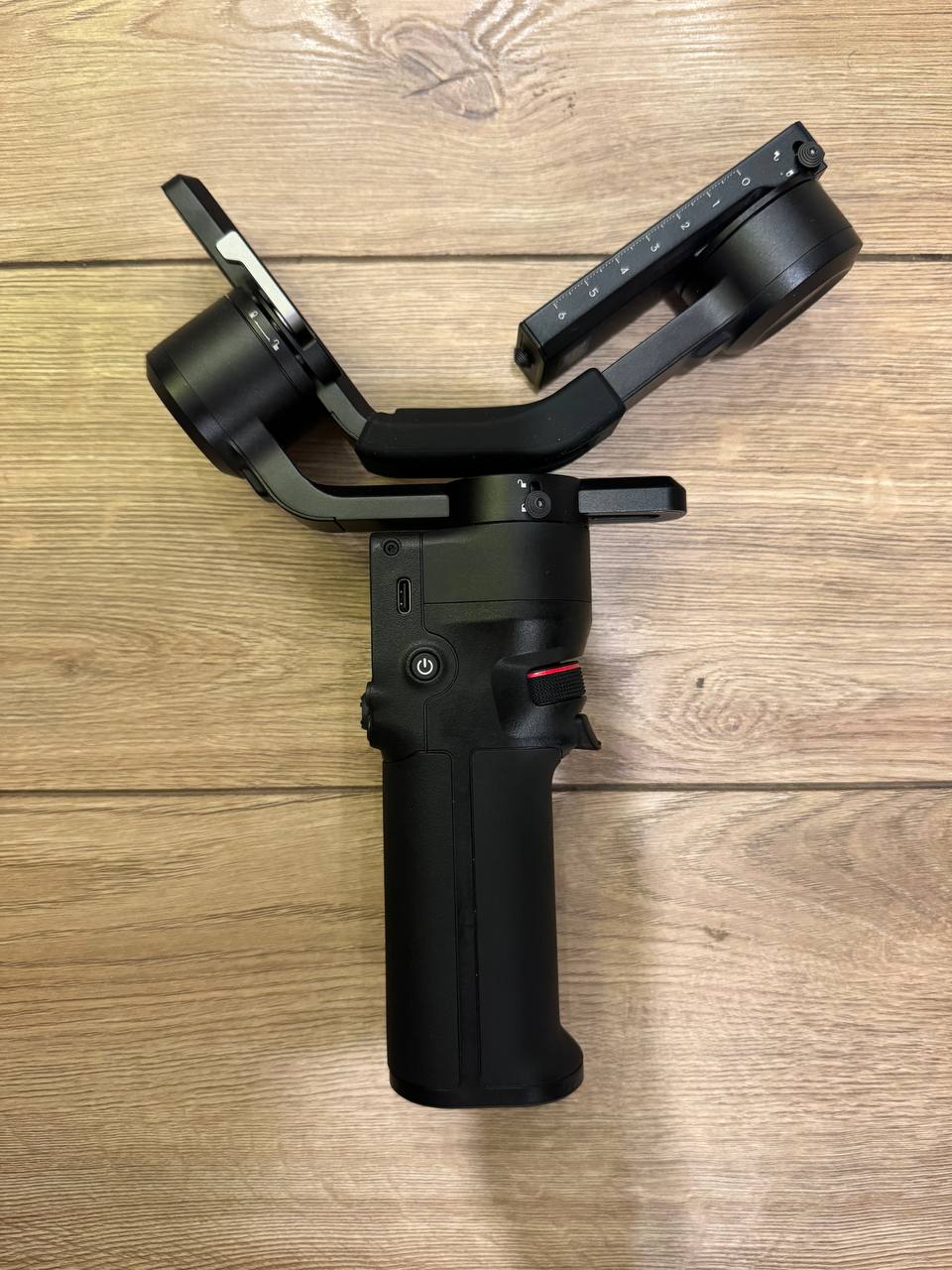 Prodajem DJI RS 3 Mini