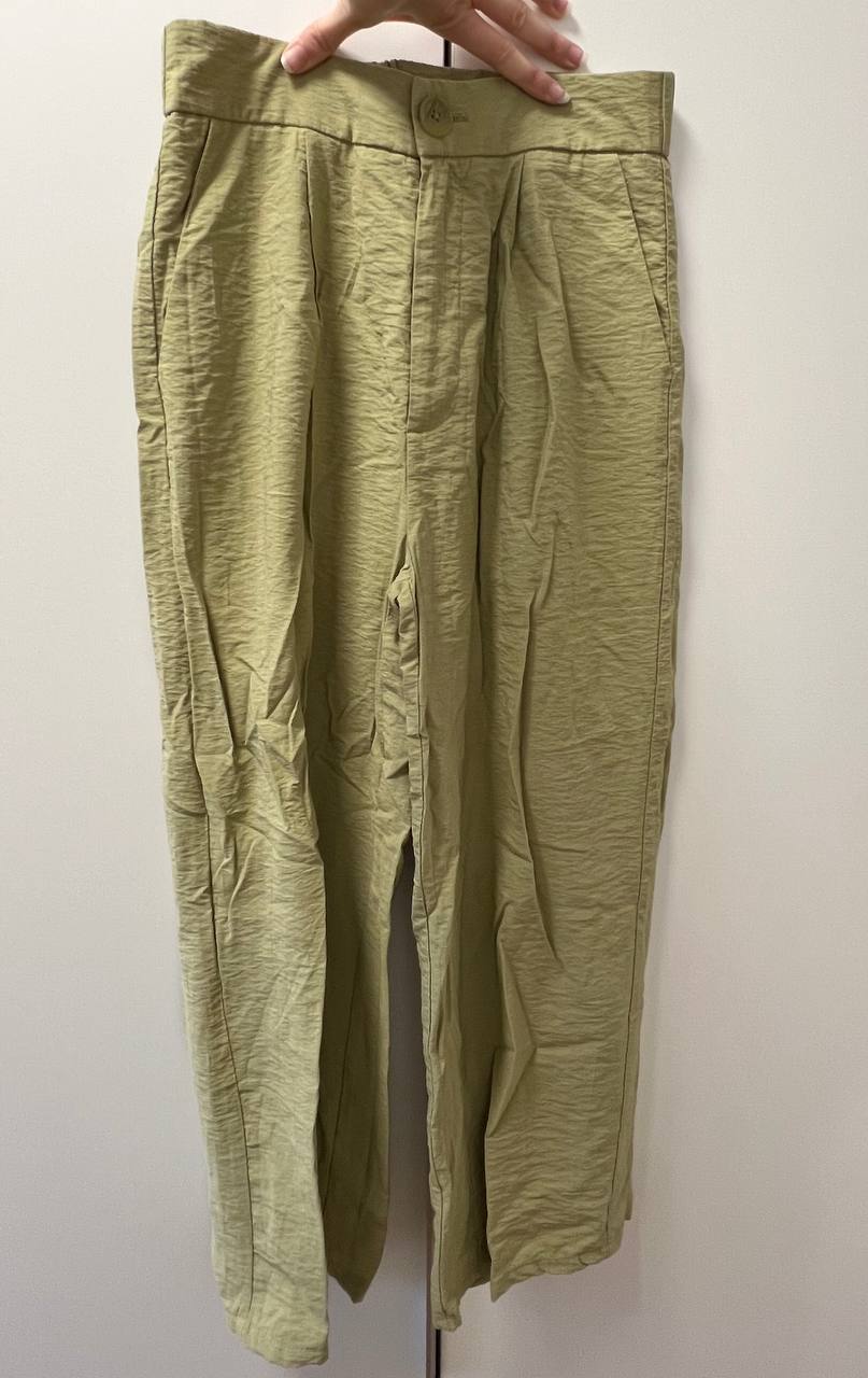 Prodajem letnje pantalone Stradivarius