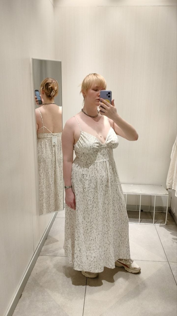 1. Платье H&M в цветочек (состав лён, вискоза и хлопок). Размер L.