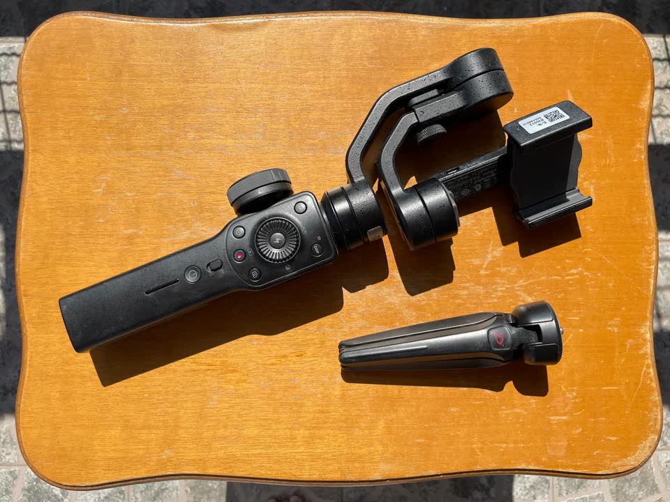 Продам стабилизатор Zhiyun Smooth 4