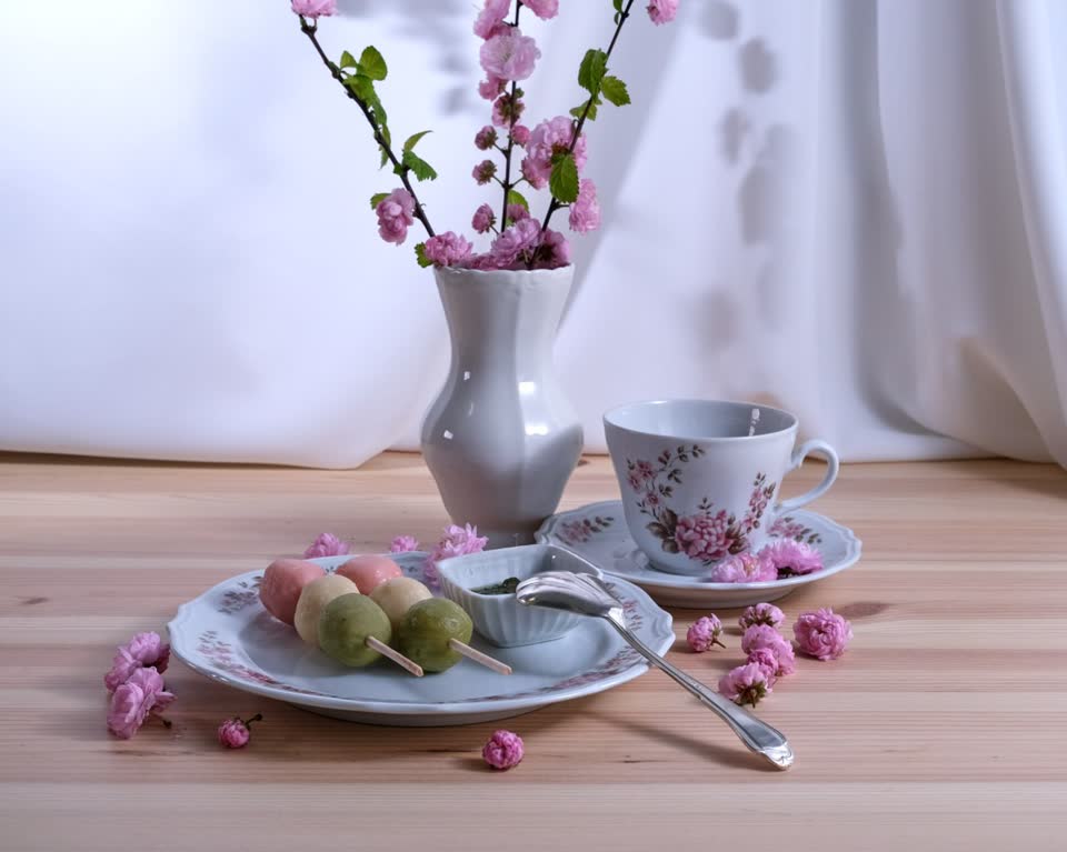 Hanami: kolekcija Cherry Blossoms i evropski porcelan