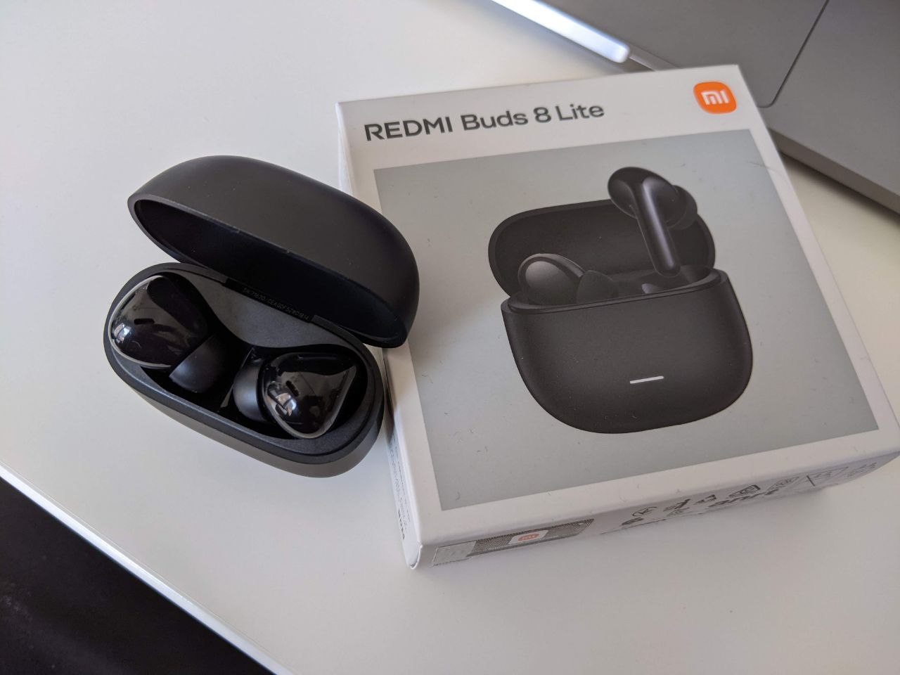 Redmi Buds 8 Lite.