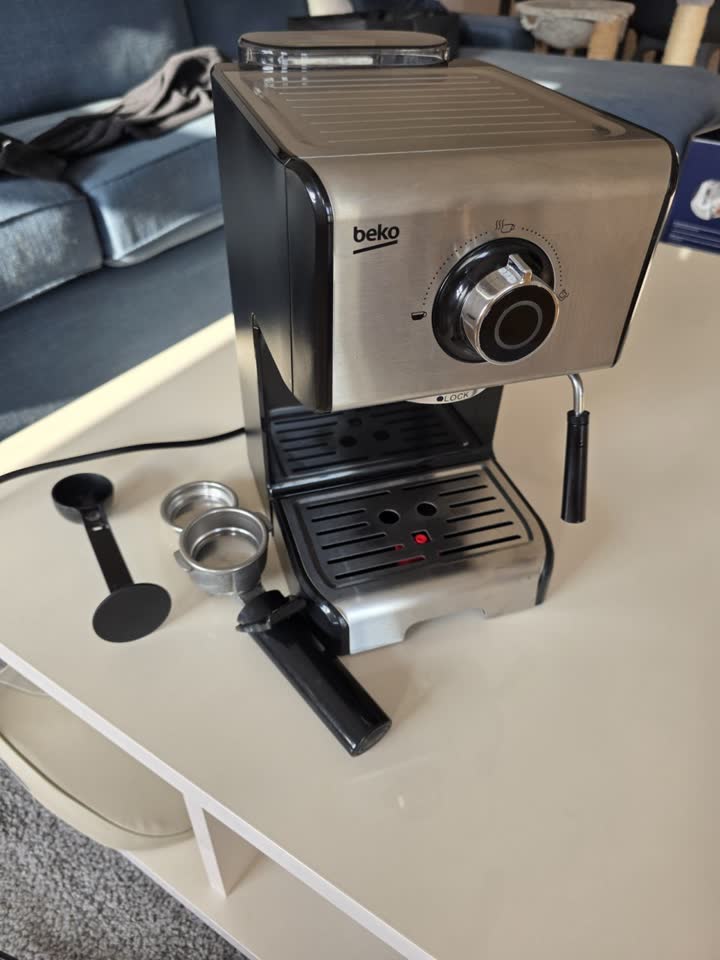 Рожковая кофеварка BEKO CEP5152B