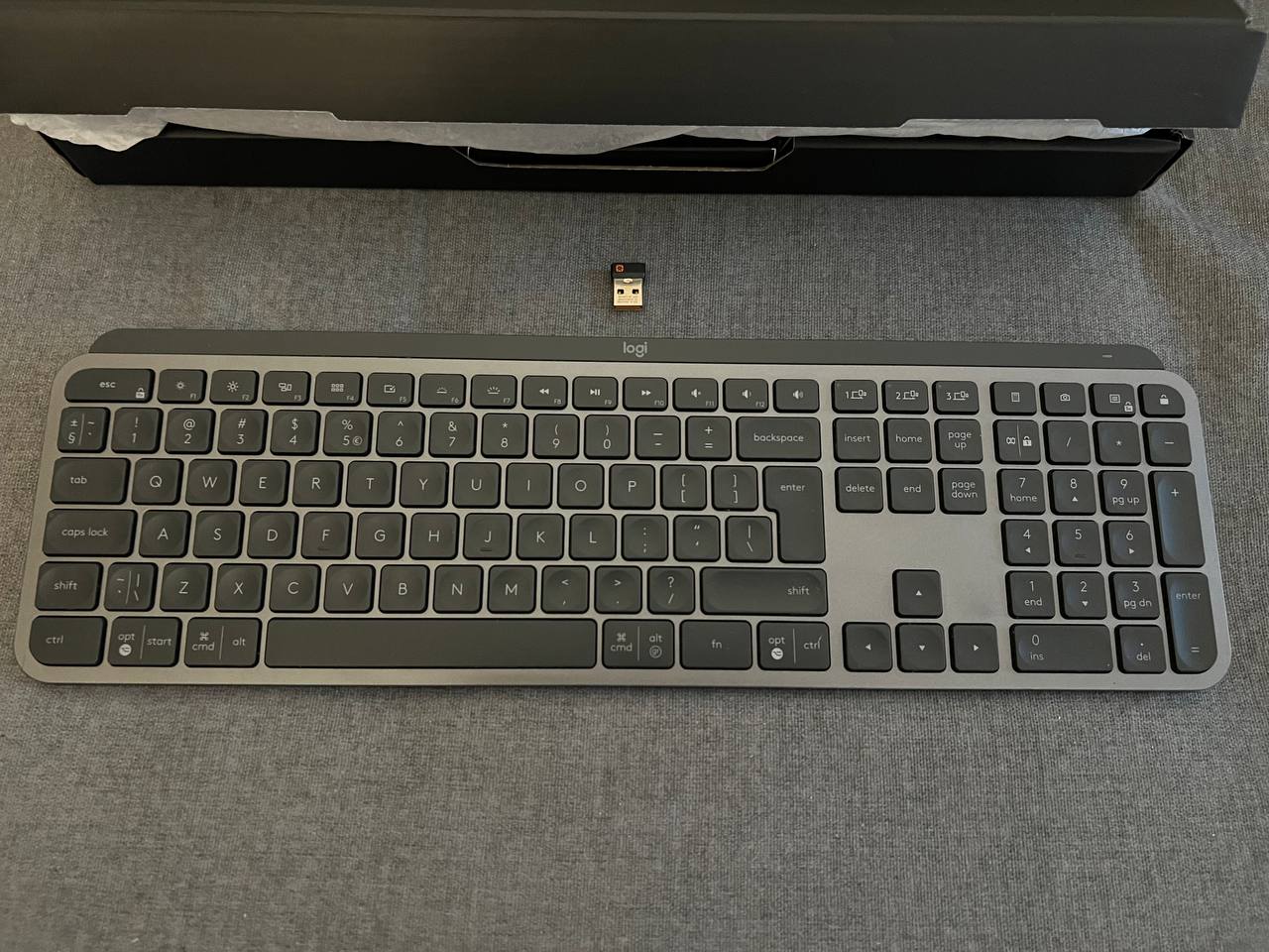 Продам клавиатуру Logitech mx keys