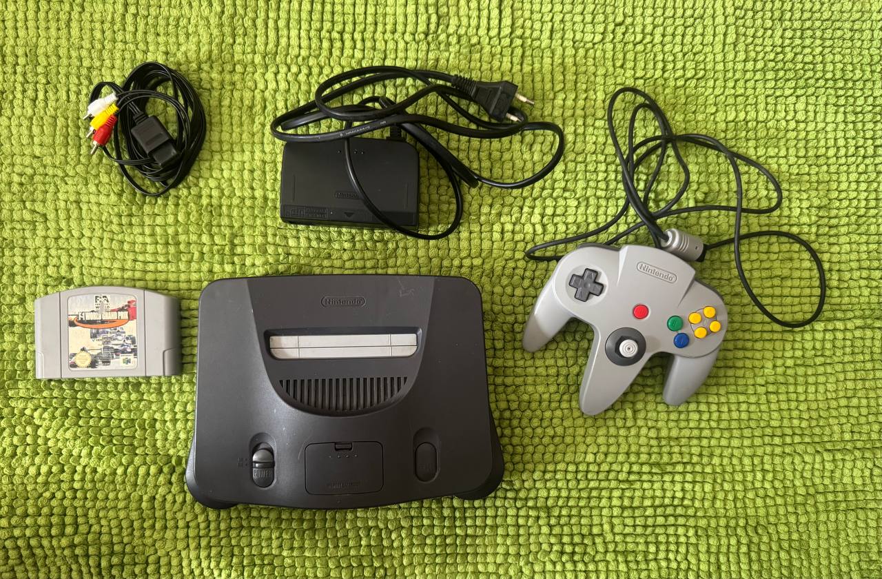 Nintendo 64 (N64) + džojstik + kertridž + napajanje