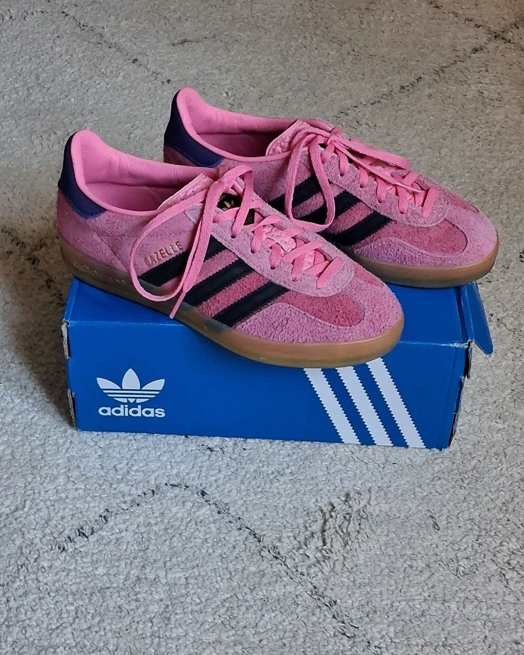 Продаю из личной коллекции: Adidas Gazelle, Adidas Handball Spezial и сандалии Zara