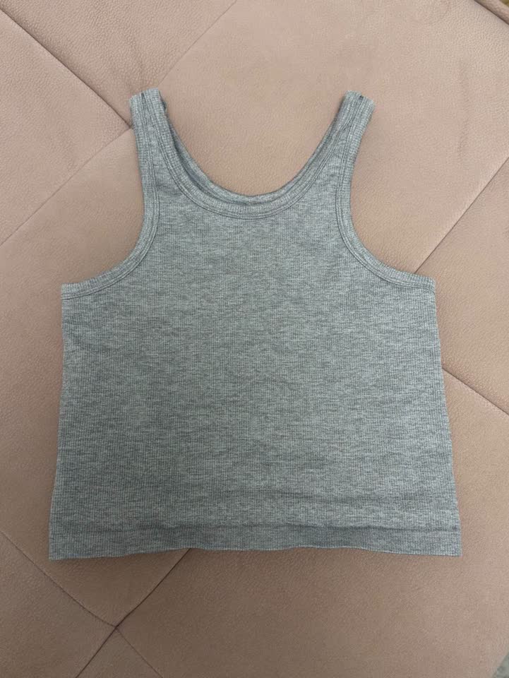 Одежда разных брендов (H&M, Zara, Nike, Stradivarius)
