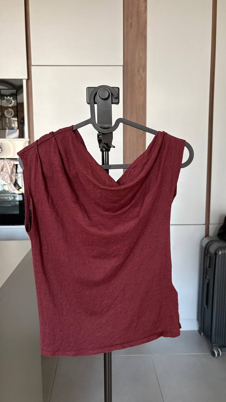 Топ на одно плечо и укороченный тренч Massimo Dutti