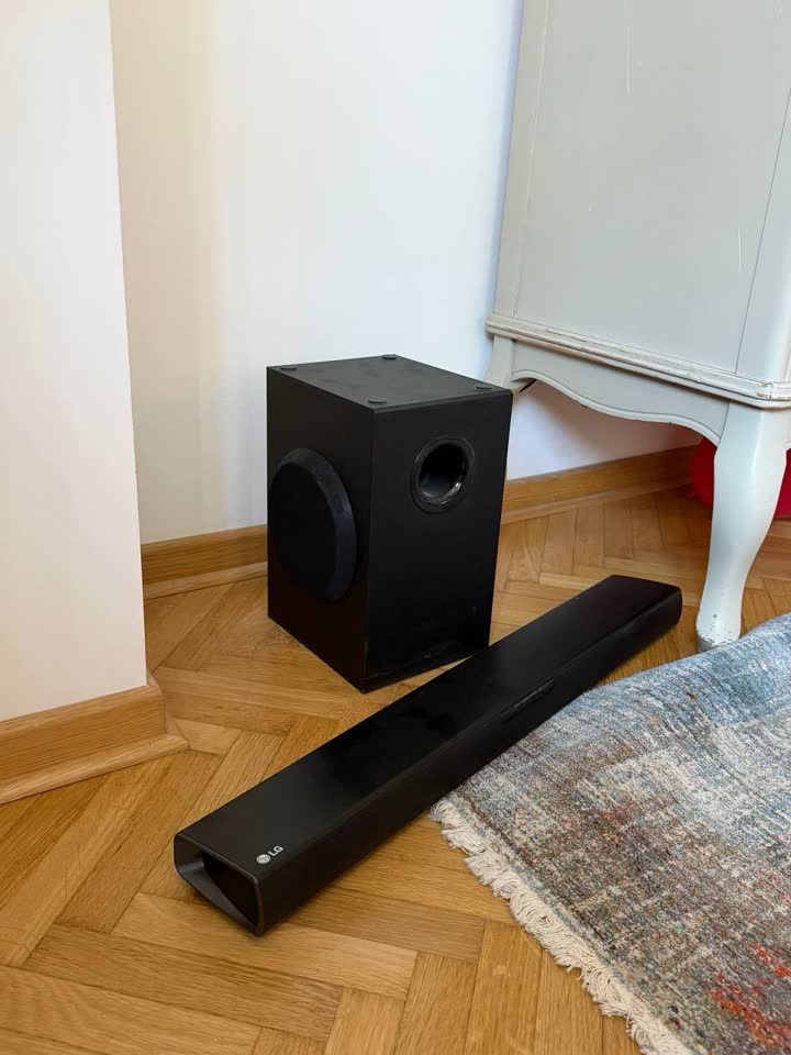 Саундбар LG SQC-1 с сабвуфером