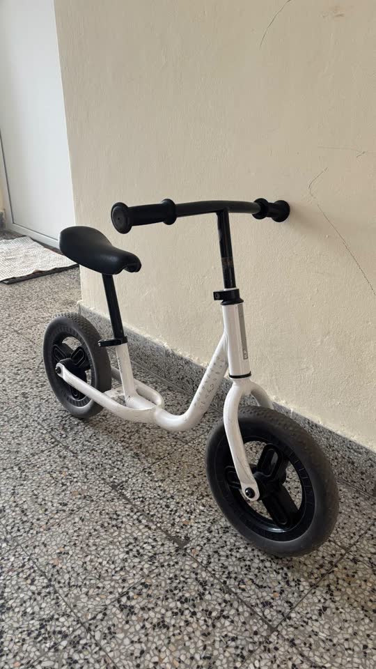 Продам беговел BTWIN