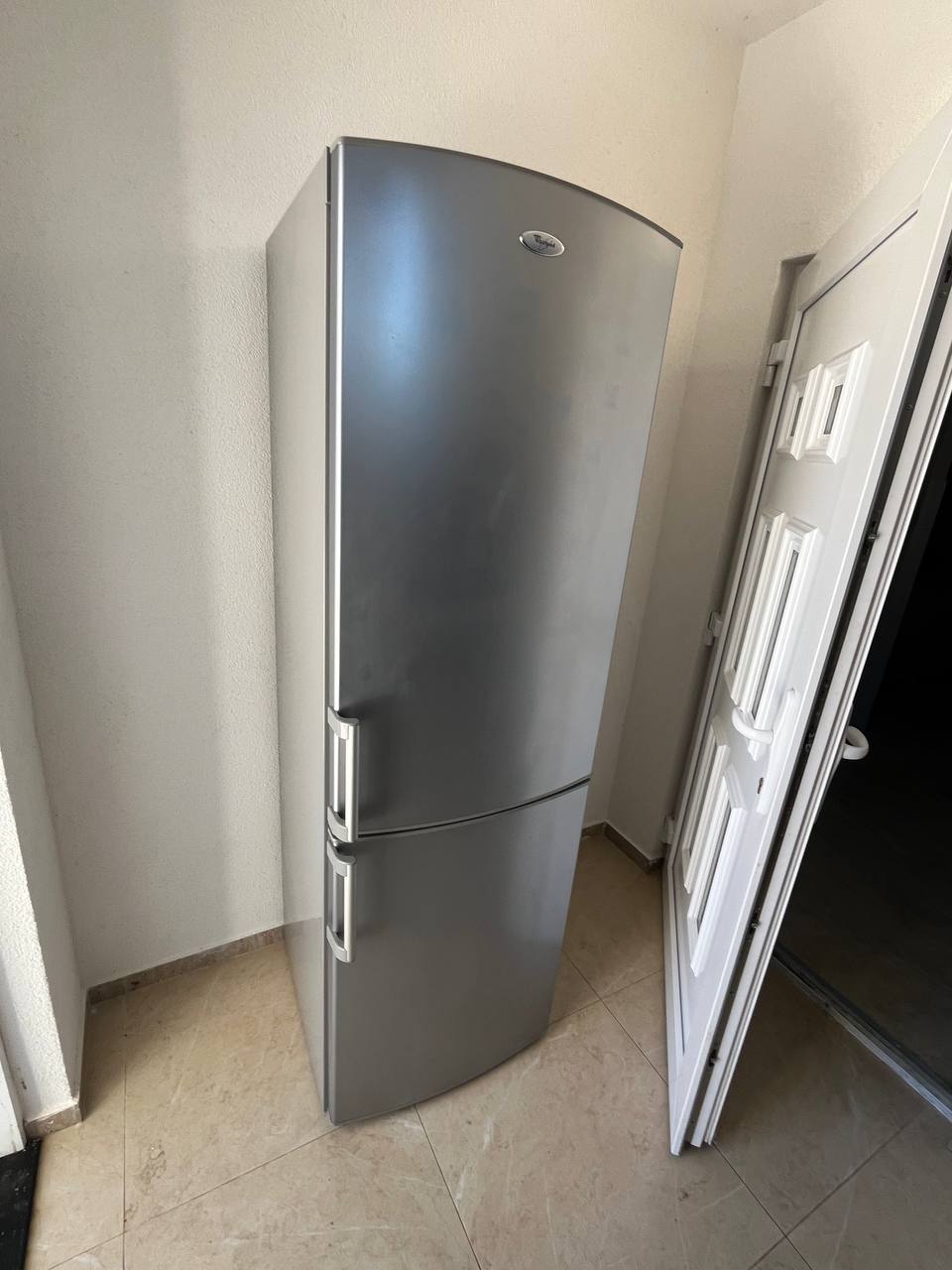 Холодильник Whirlpool