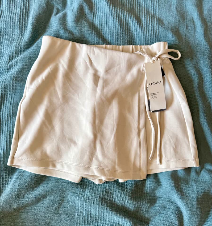 1) Oysho новые юбка-шорты с биркой, М: 1000 динар 2) H&M топ, М: 400 динар Врачар