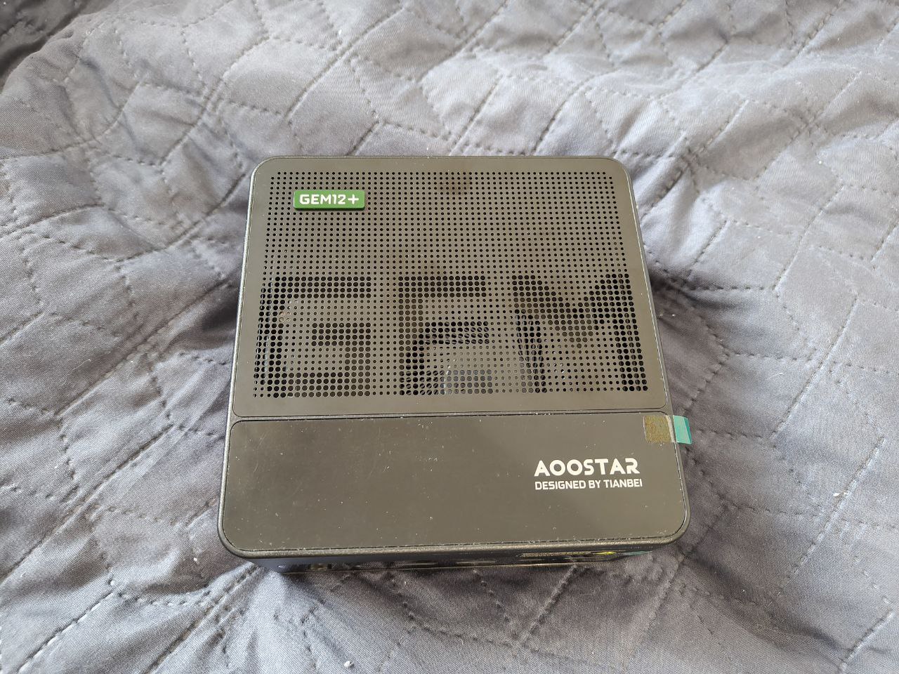 Продам мини ПК AOOSTAR GEM12+ AMD 8845HS/16GB RAM/1 TB SSD