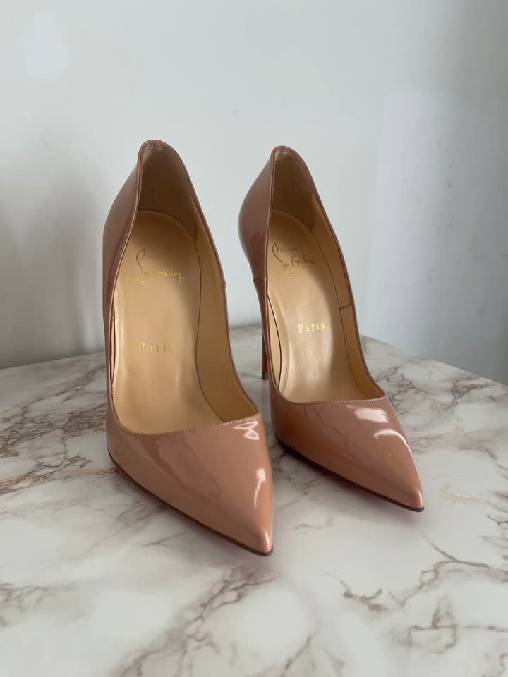 Туфли Christian Louboutin, Versace и винтажные сапоги