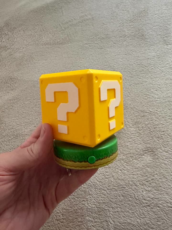 Фигурка куба из Super Mario