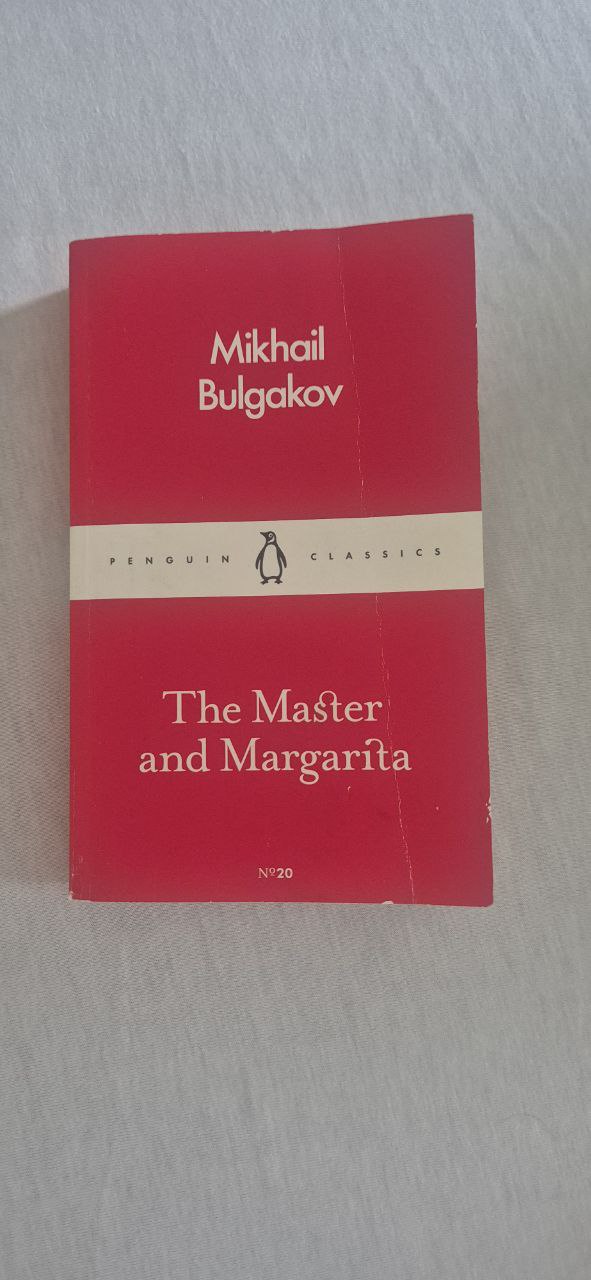 Книга на англ мягкая обложка. Мастер и маргарита