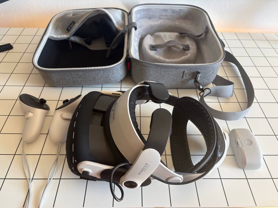 Prodajem VR naočare Meta Quest 3 i iPhone 12 mini