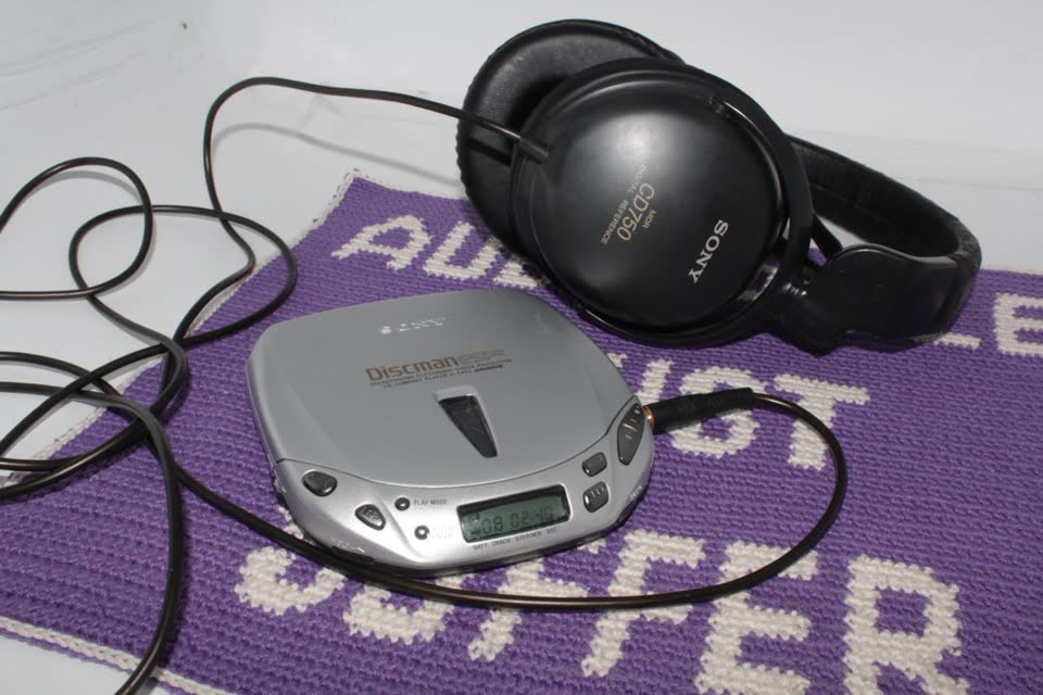 Продам CD плеер Sony Diskman d-e445