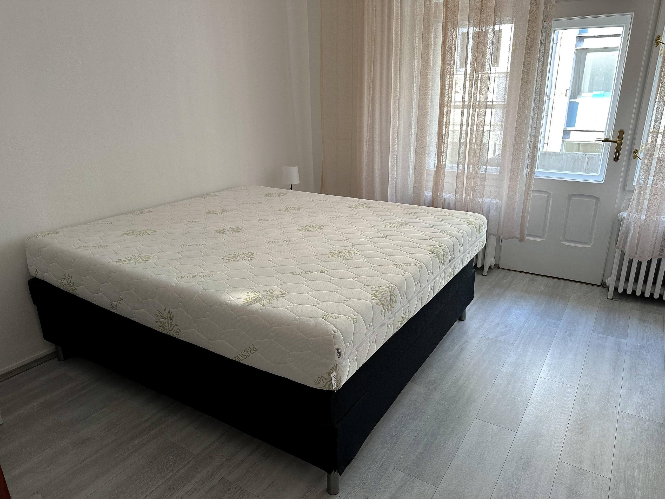 Кровать JYSK 180x200 + матрас Memory Foam