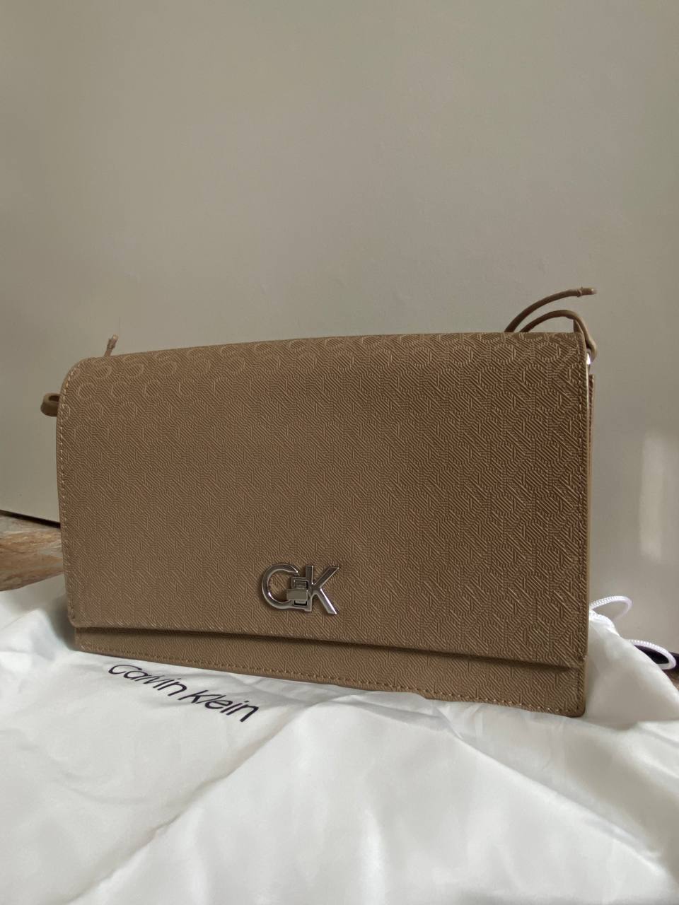 Сумки Calvin Klein, Nike и Jenny