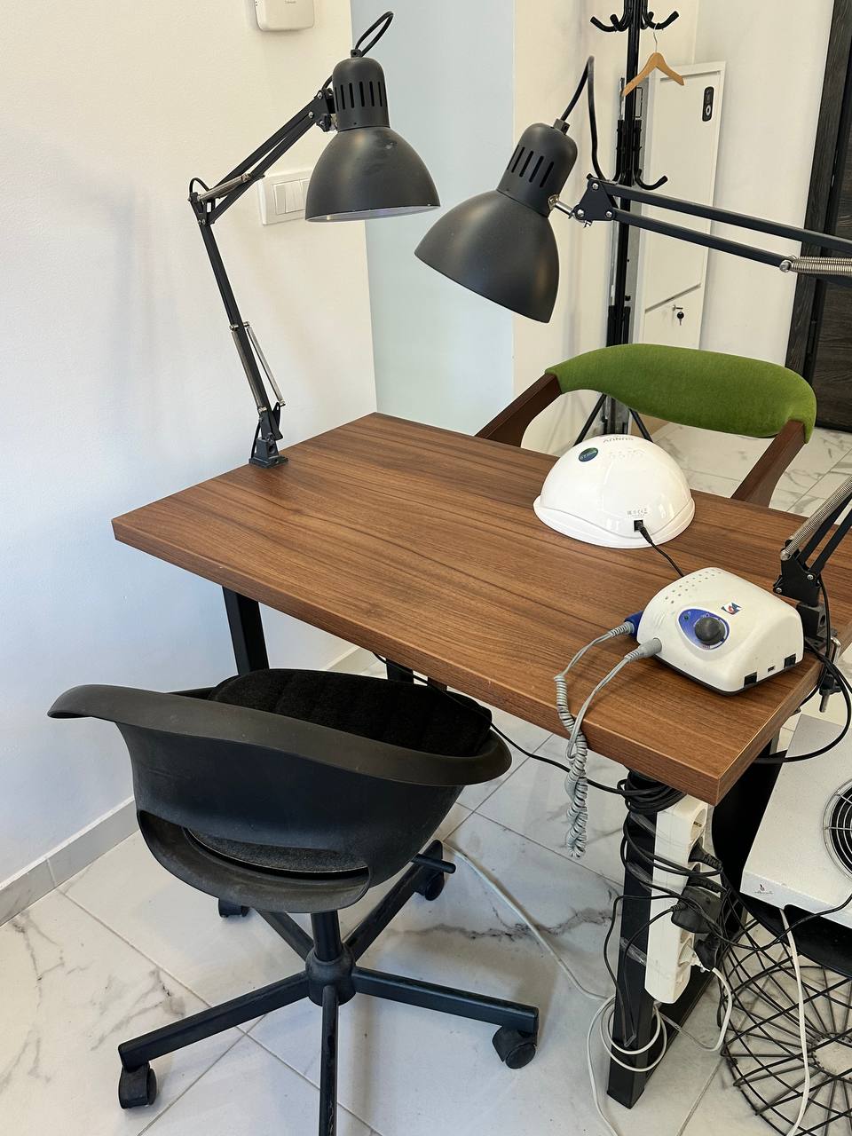 Prodajem nameštaj i lampe