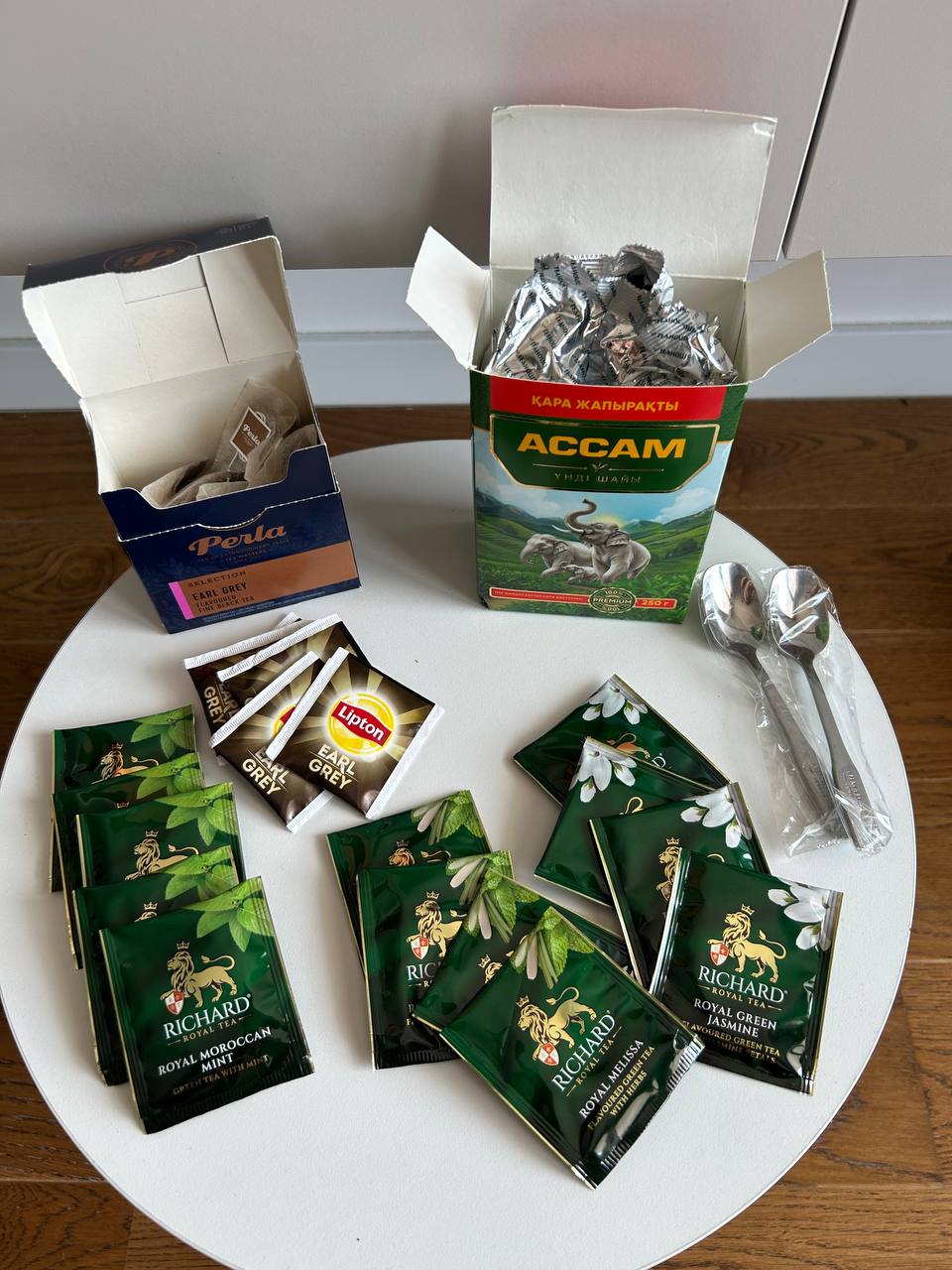 Mnogo čaja i kafe
