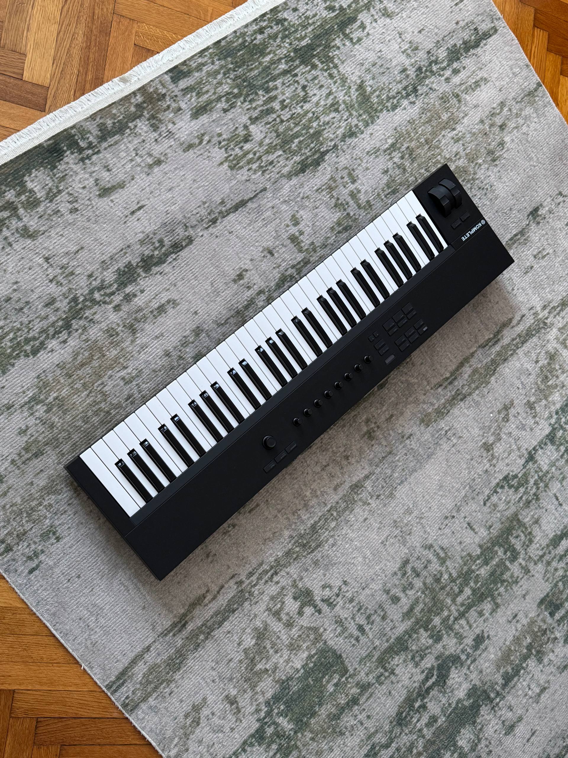 MIDI-клавиатура NATIVE INSTRUMENTS KOMPLETE KONTROL A61