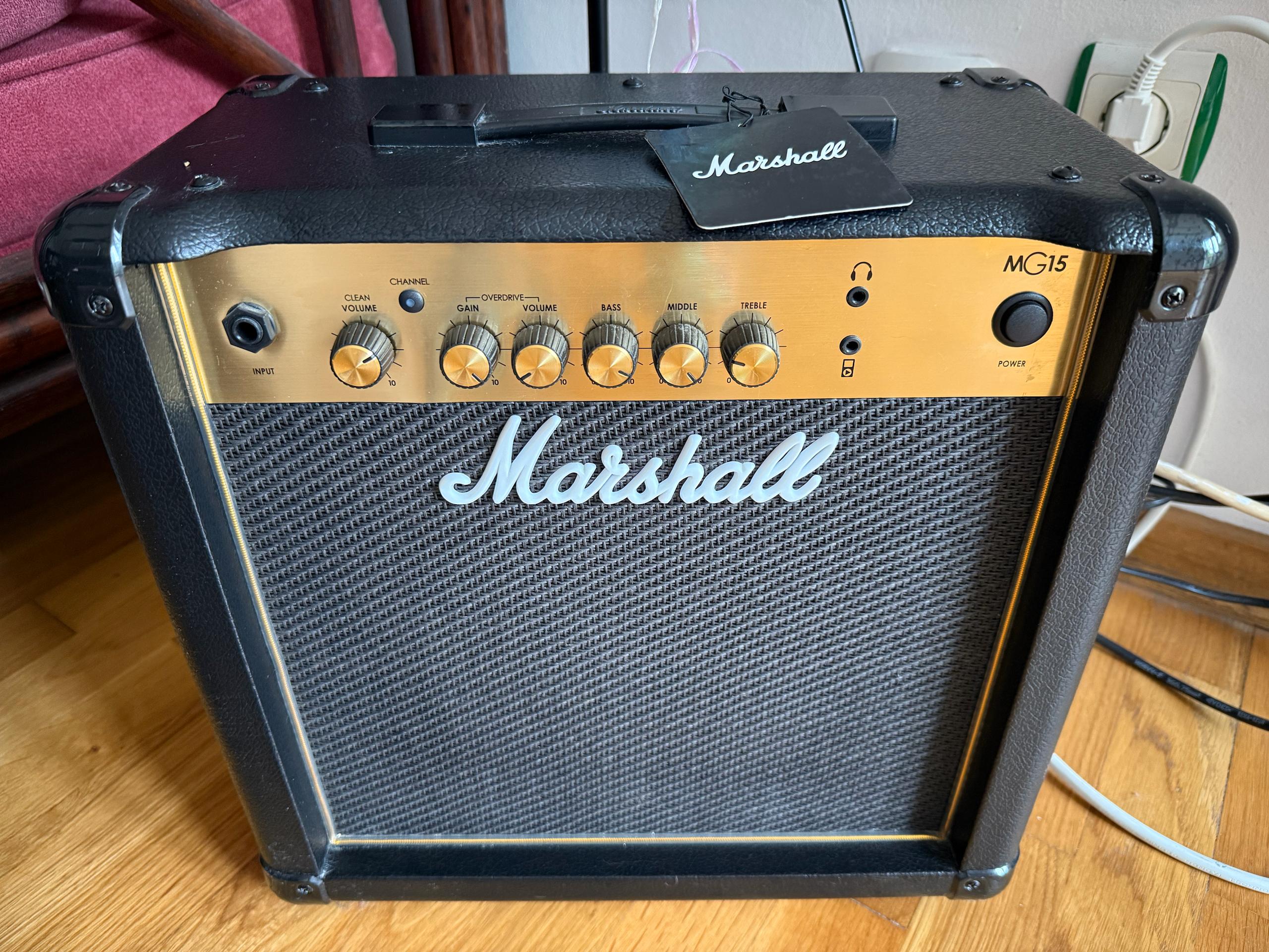 Prodajem gitarski pojačavač Marshall MG15