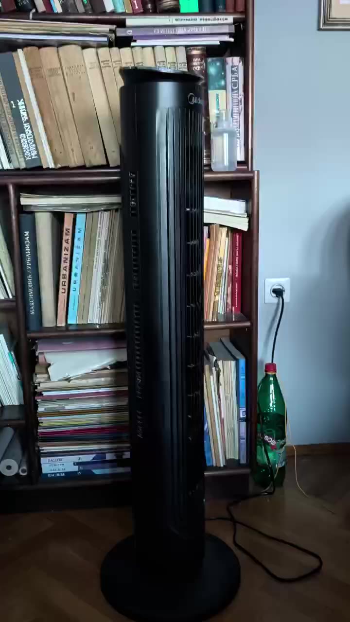 Stojeći ventilator snažan i tih, polovan 1 sezonu