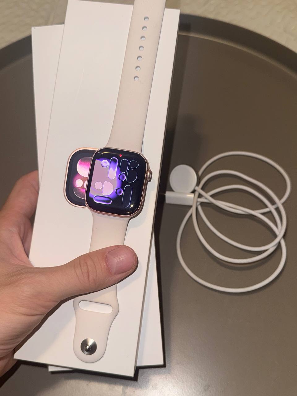 Apple Watch 11 42mm Pink, iPhone 11 Pro Black 64GB