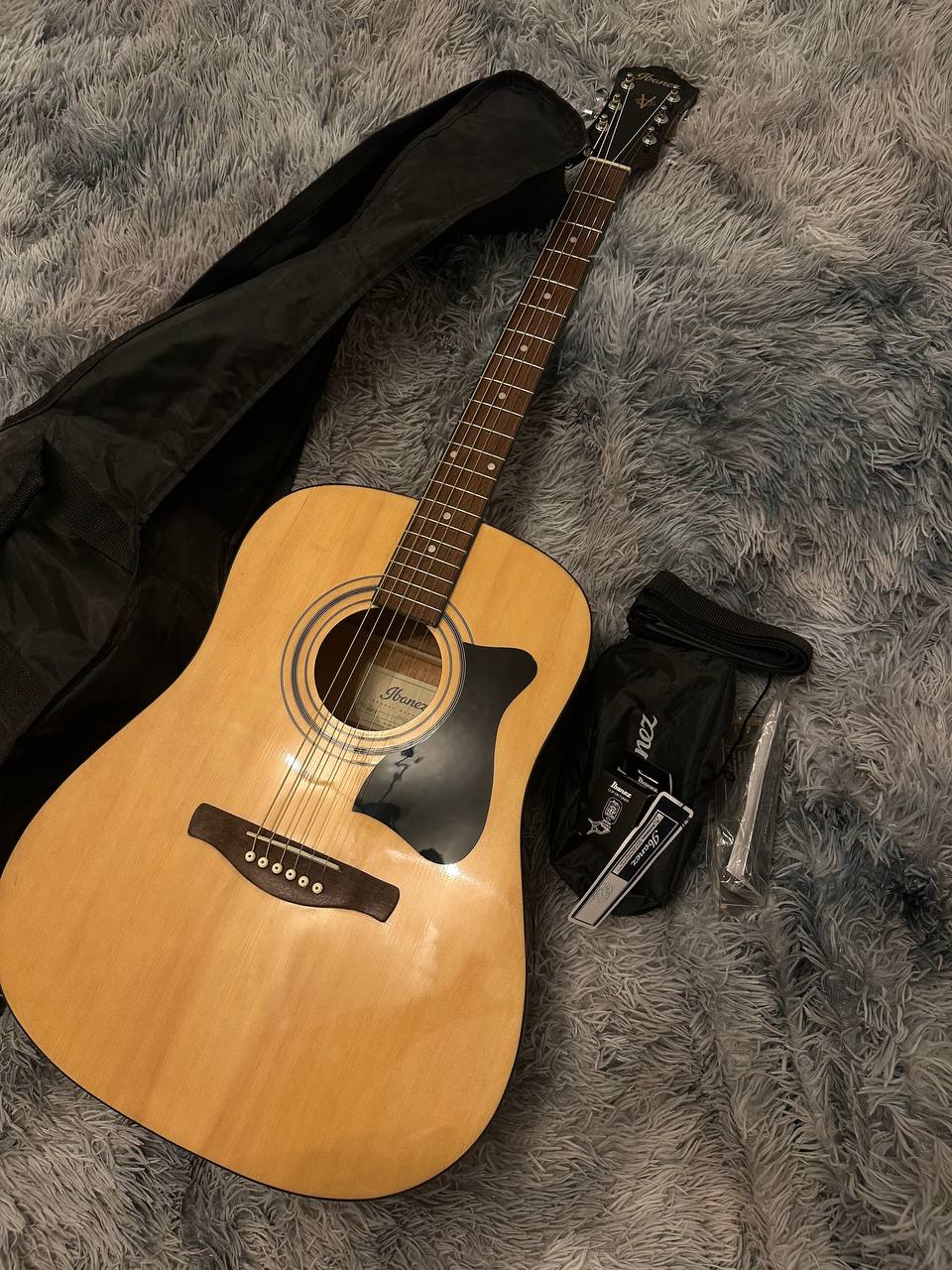 Nova gitara, nije svirana