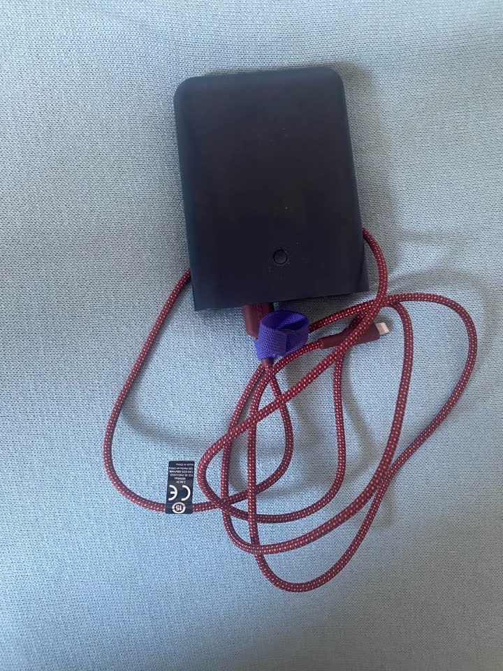 Power bank Ikea и USB-Lightning кабель