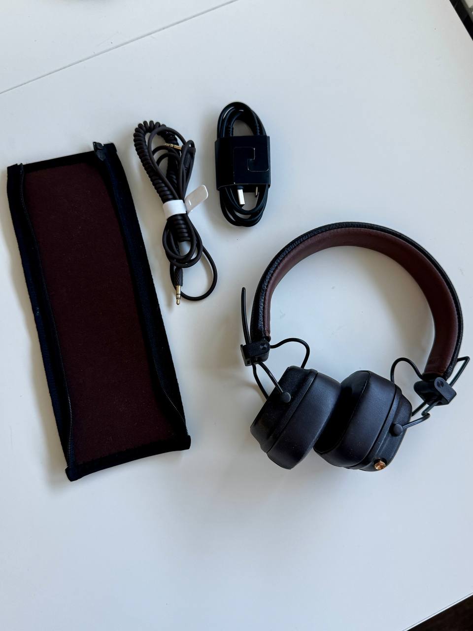 Продаю наушники Marshall IV