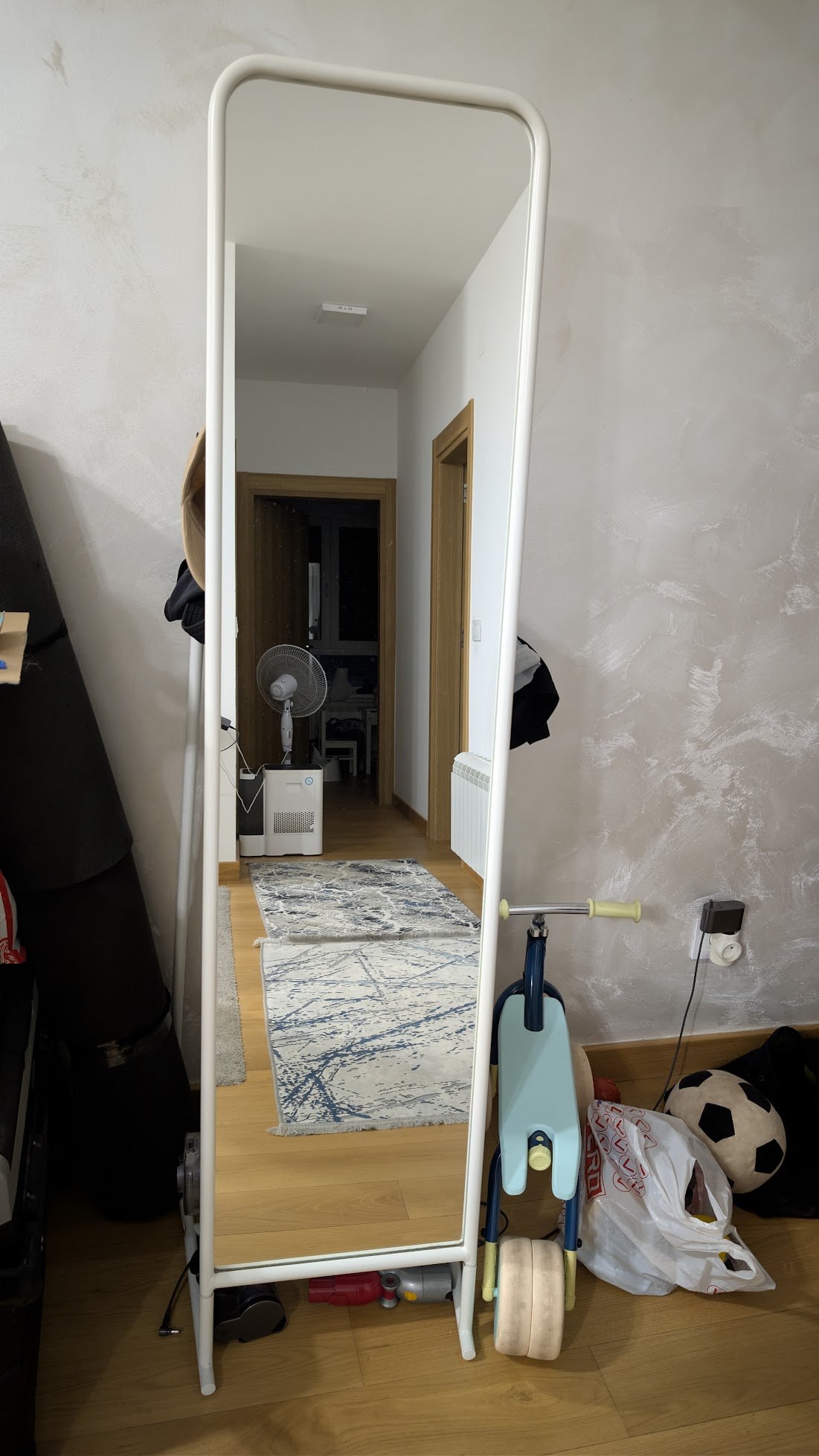 Podno ogledalo sa vešalicom IKEA KNAPPER (belo)