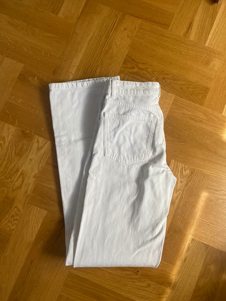 1 белые джинсы Zara, 34 размер, 800 рсд