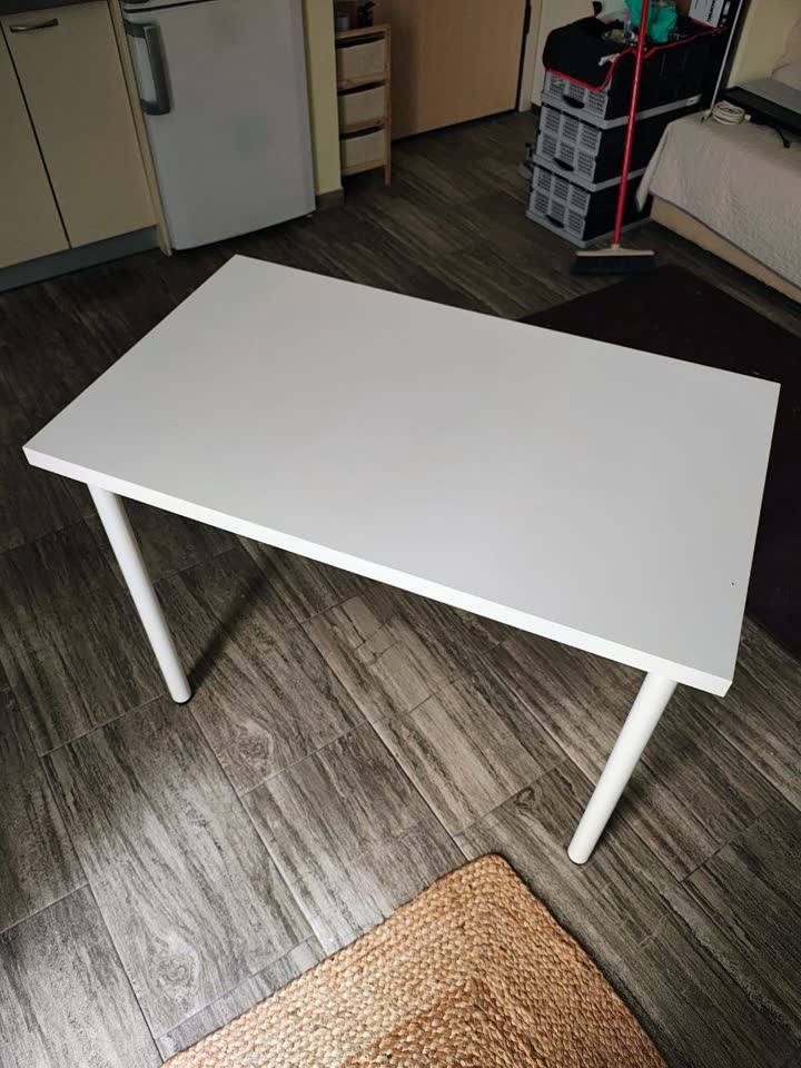 Продам стол IKEA LINNMON