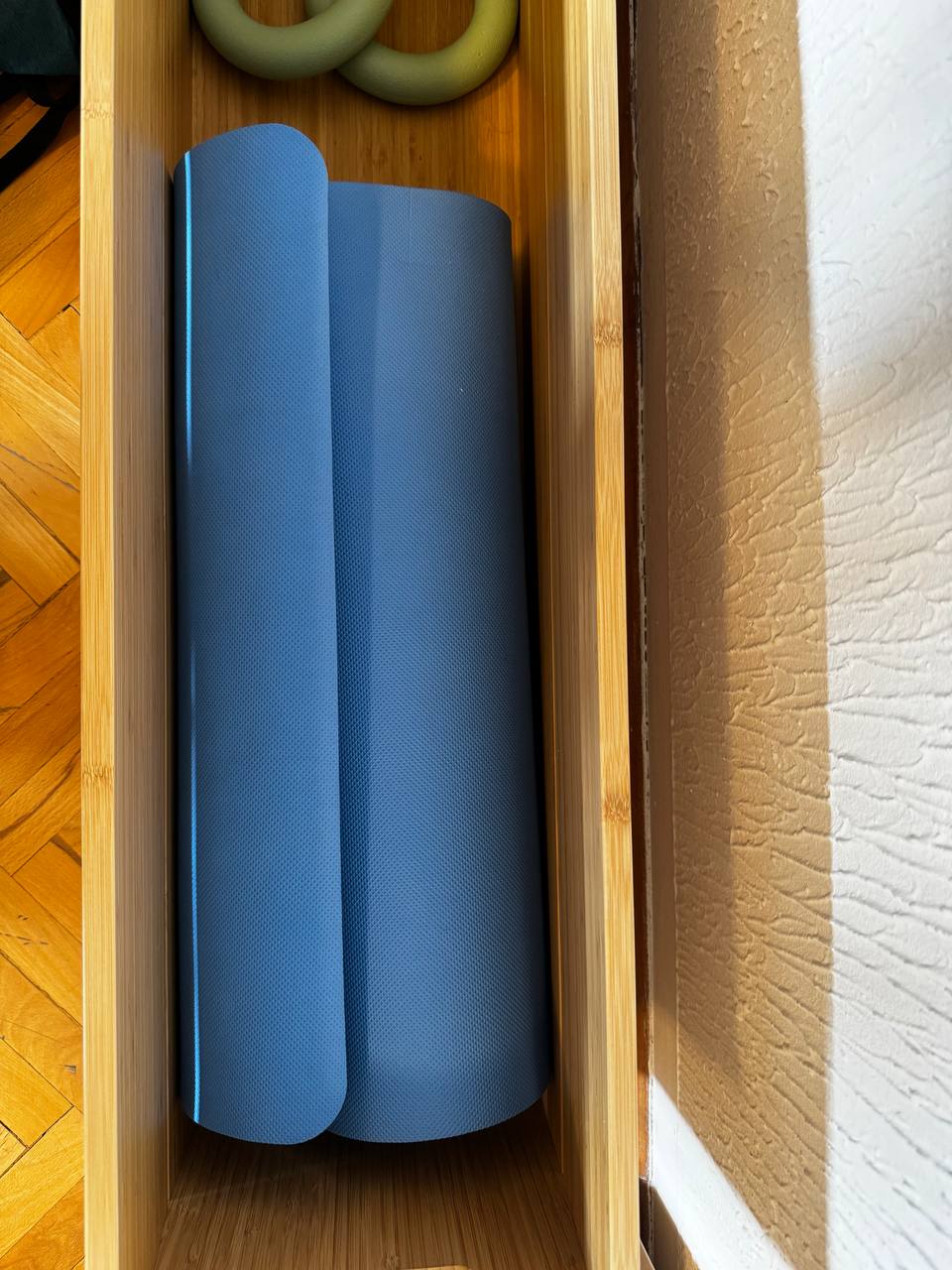 Sportska klupa-kutija IKEA drvena sa gumenom podlogom odozgo (skida se), u kompletu