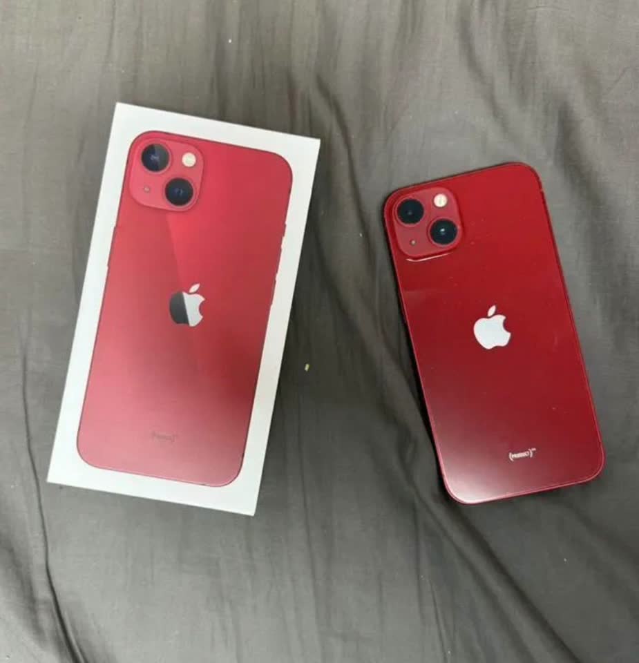 Продам iPhone 13 Product Red