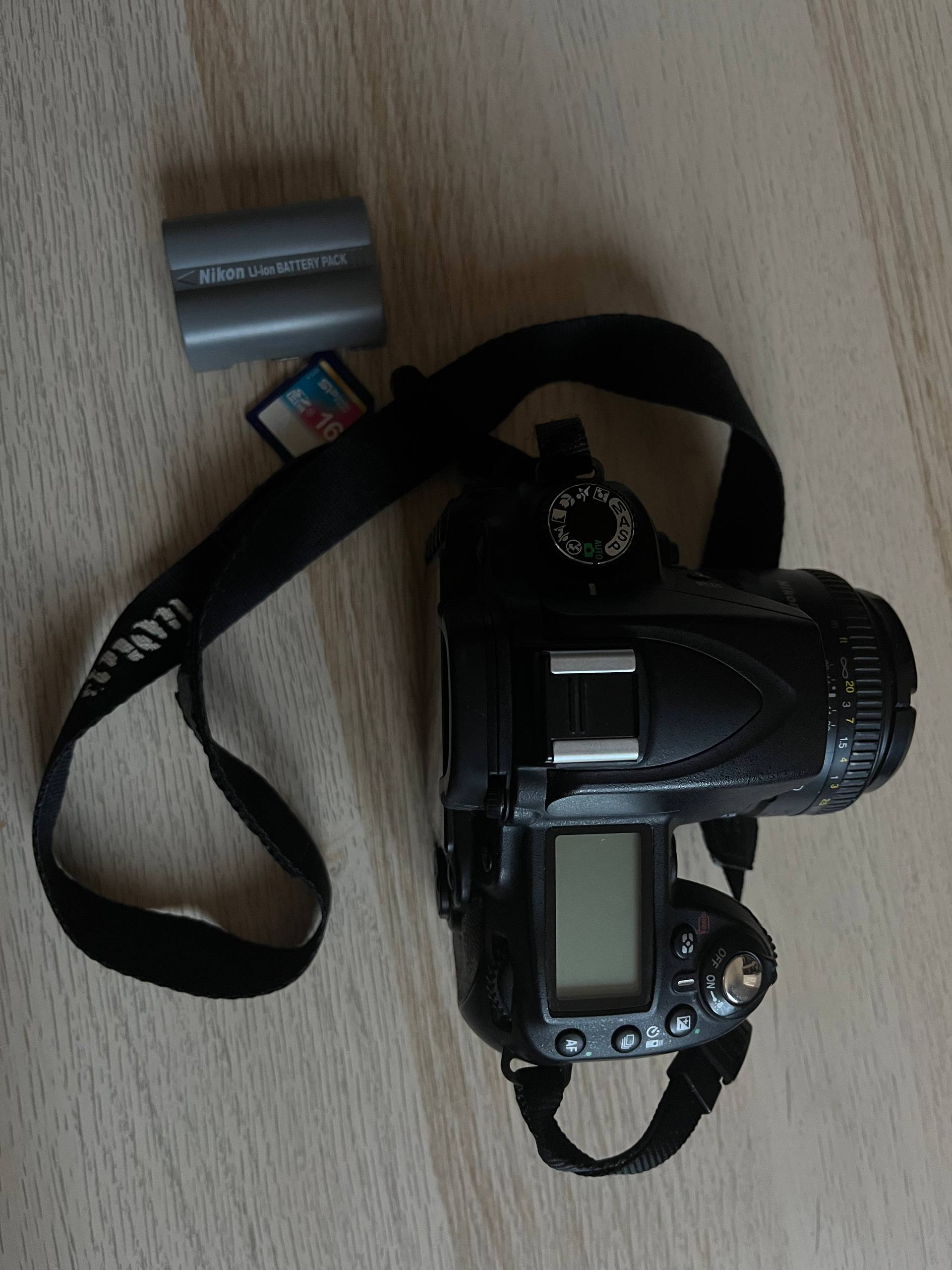Фотоаппарат Nikon D90 + объектив Nikon AF Nikkor 50mm f/1.8D + карта памяти 16 GB