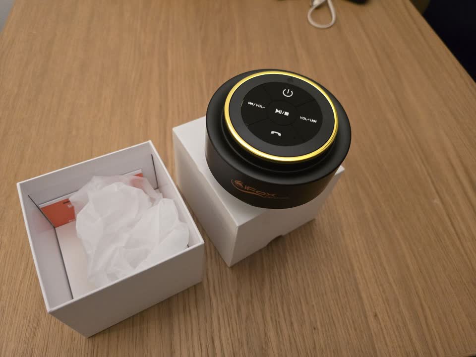 Bluetooth-колонка с вакуумным держателем