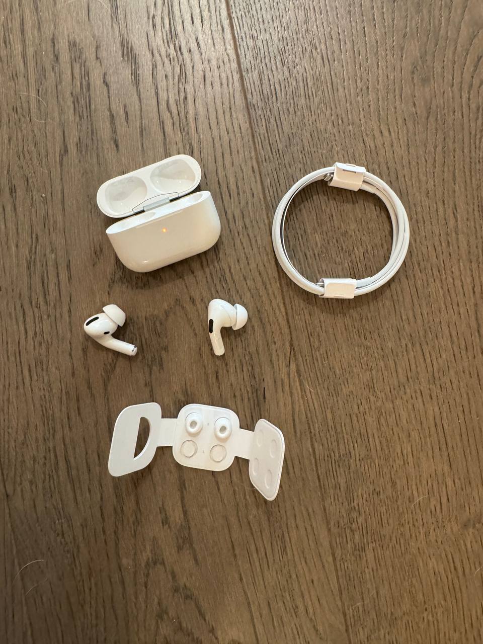 Наушники Apple AirPods Pro первого поколения