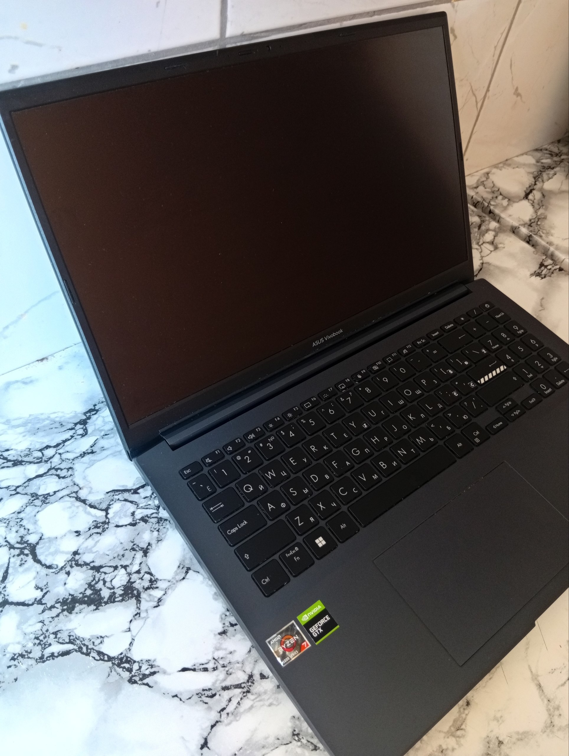 Prodajem laptop Asus VivoBook Pro 15 + Pokloni!