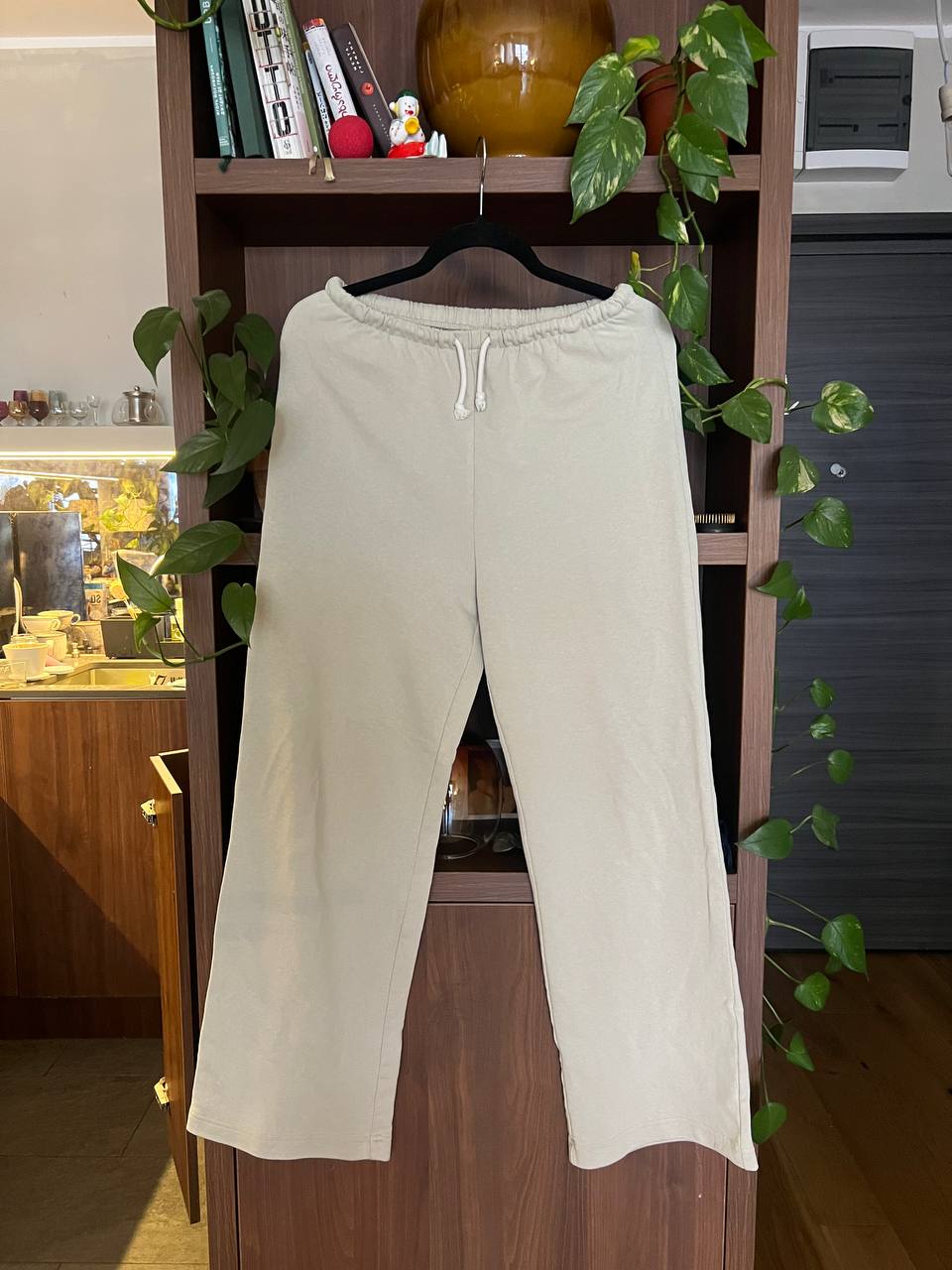 Ravne sportske pantalone