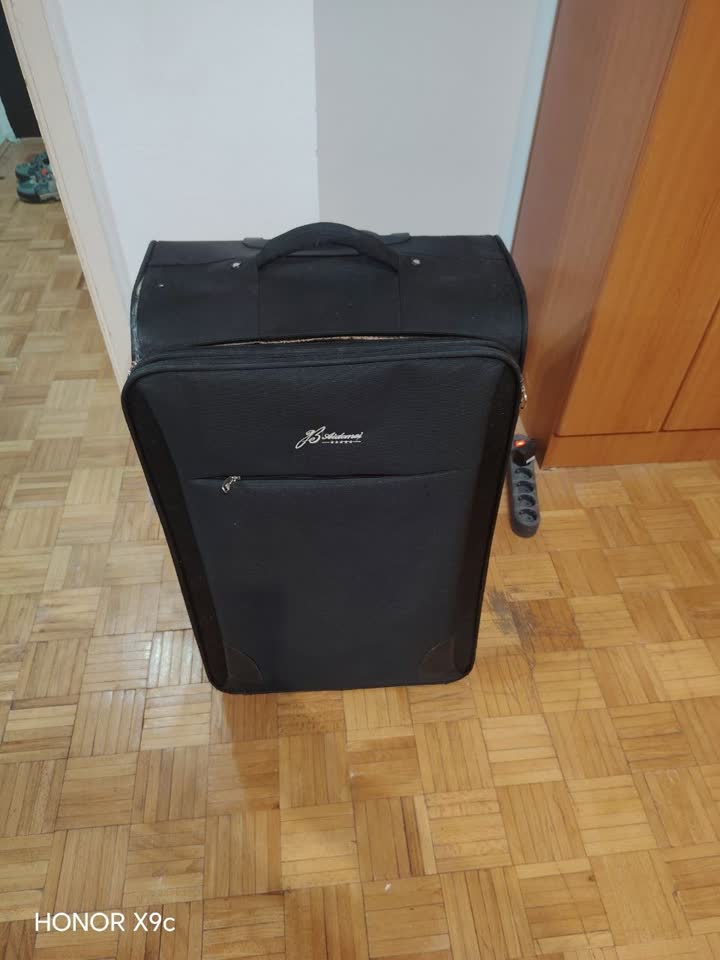 Продам б.у чемодан размера L