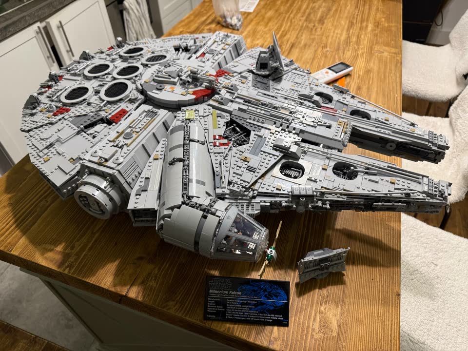 Сокол тысячелетия lego 75192