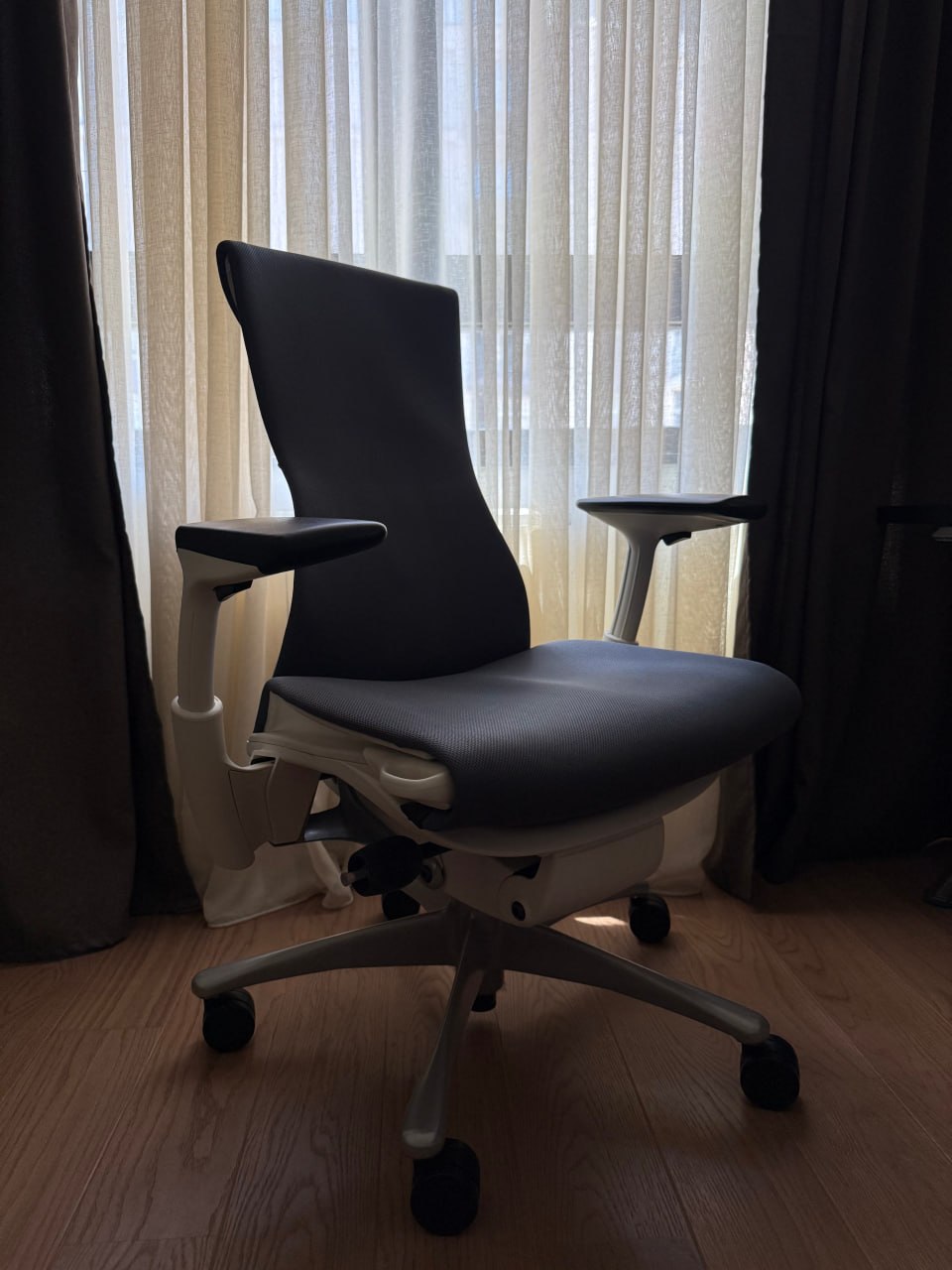 Эргономичное офисное/компьютерное кресло Herman Miller Embody