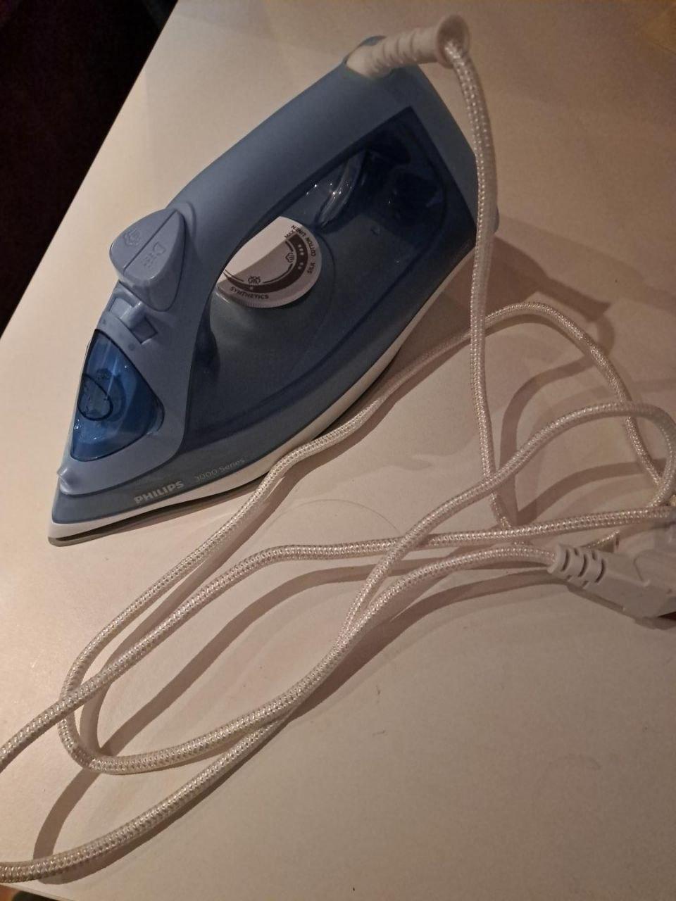 Prodajem peglu Philips 3000 Series
